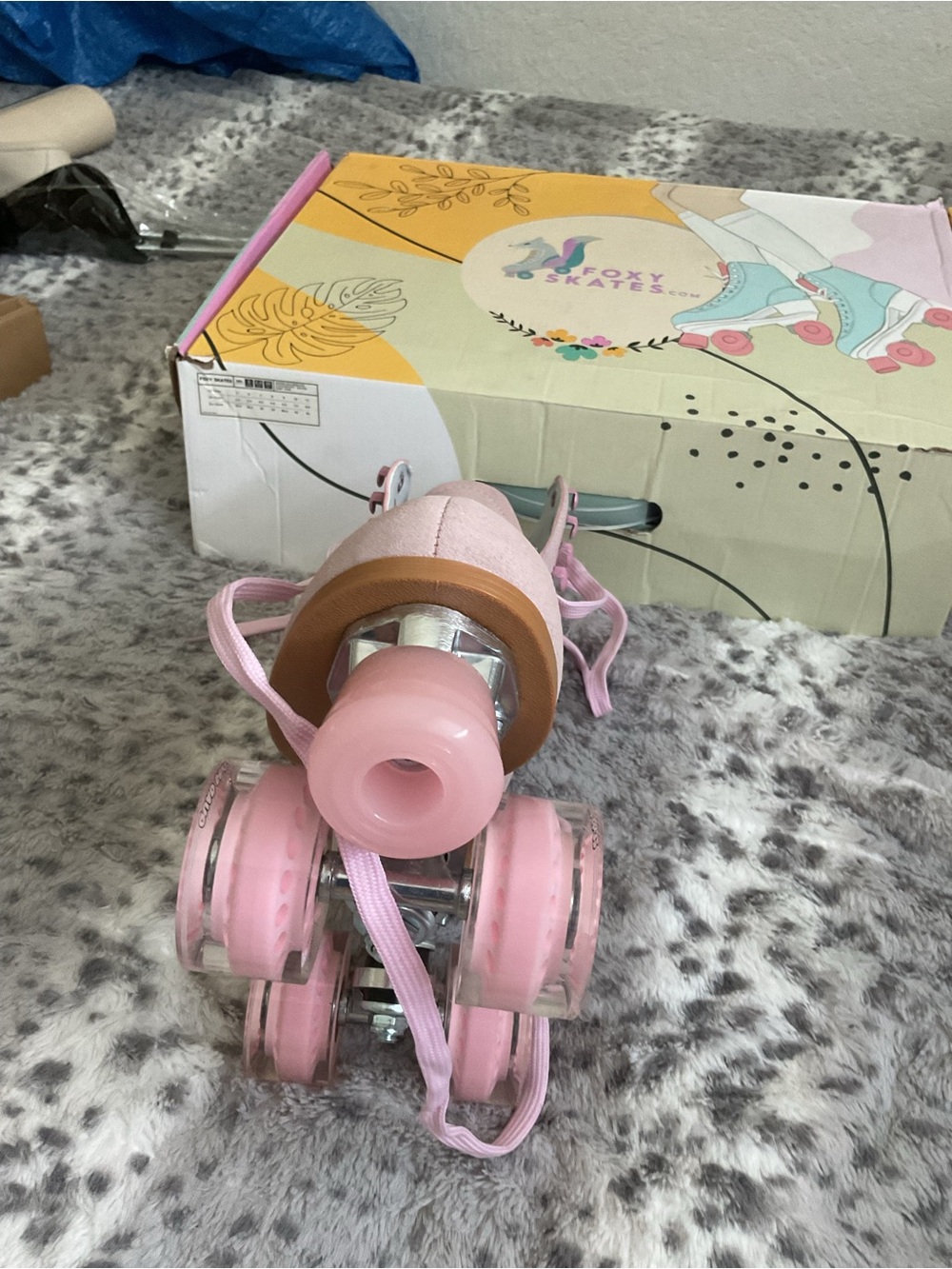 New Pink Suede Classic Quad Roller Skate - Picture 3 of 8